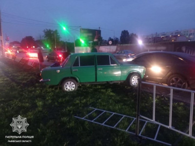 У Львові водій із перевищеною у 12 разів нормою алкоголю влаштував ДТП