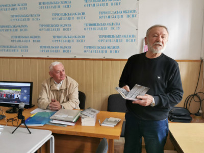 Аура книги, яка оповита колом родинності