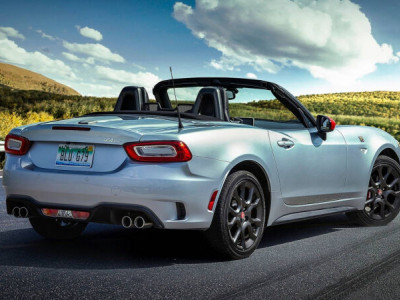 Спортивний Fiat 124 Spider користується великою популярністю