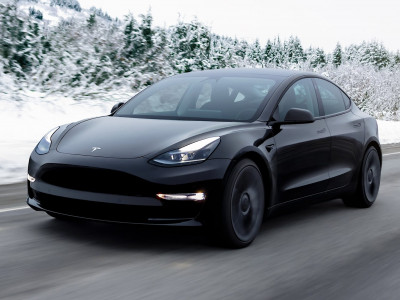 Tesla вже досягла показників продажу як у 2021 році