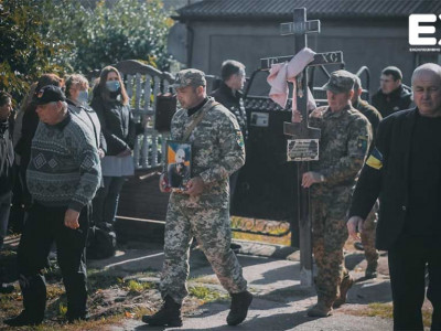 Кобелячани попрощалися із героєм Віталієм Живило