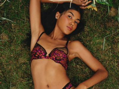 Неординарні акценти та спокусливі вирізи: кампейн Fox Lingerie