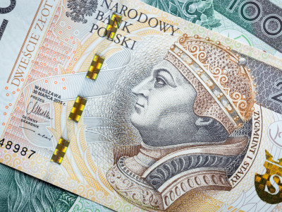 У Польщі українці можуть отримувати пенсії: кого це стосується