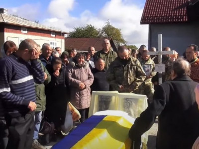 Легкого тобі переходу, Мар’янко: на Прикарпатті провели в останню путь військову “Квітку” (ВІДЕО)