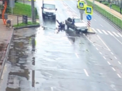 З’явилося відео жахливого ДТП у Тернополі, – водій на пішохідному переході збив чоловіка з дитиною та втік
