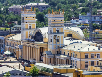 Ворожий ракетний удар по Харкову знеструмив місцеву залізницю: є затримки поїздів
