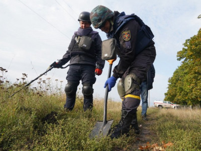 ВІДЕО. З-під дамби на деокупованій Харківщині дістали близько 650 кг вибухівки