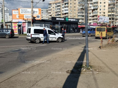 Рух ускладнено: на перехресті в Івано-Франківську трапилася аварія
