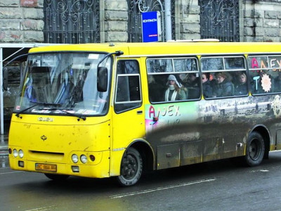 «До пи**и ваша Україна»: на Львівщині водій викинув з маршрутки фанатку путіна (ВІДЕО)