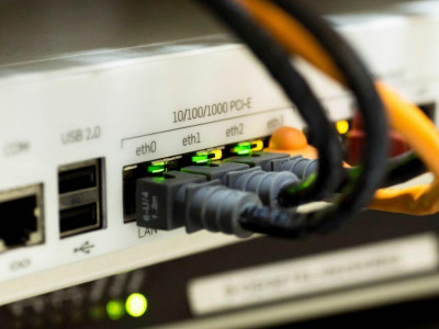 Прикарпатцям на замітку: Щоб Wi-Fi працював без світла – як підключити роутер до повербанка