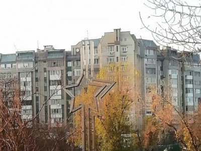 “Постамент хочуть по-варварськи зрізати та переплавити”: у Черкасах просять не демонтовувати зірку на Митниці