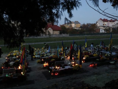 Вандали крали прапори із могил Героїв на Личаківському цвинтарі