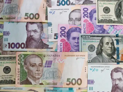 Трудові мігранти скоротили обсяги переказів в Україну