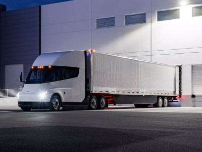 Tesla почала поставки вантажівки Semi з п’ятирічним запізненням