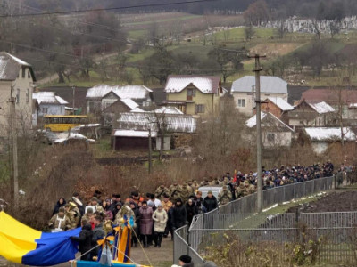 На Тернопільщині сотні людей віддали шану Герою-захиснику: без батька залишився півторарічний син