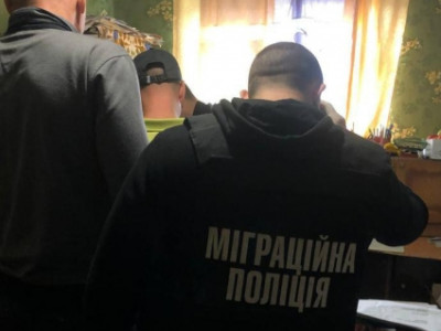 Під прикриттям художнього гуртка розбещував малолітніх дівчаток: на Вінниччині поліція затримала зловмисника