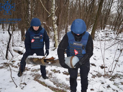На Чернігівщині тривають роботи з розчищення території від вибухонебезпечних предметів