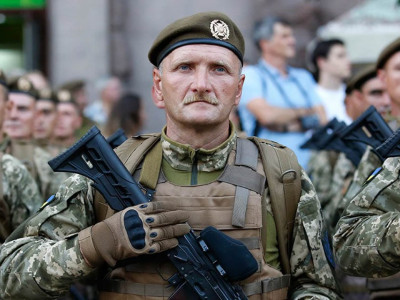 Їм давали три дні, а вони захищають весь світ від російської орди: Україна відзначає День Збройних сил