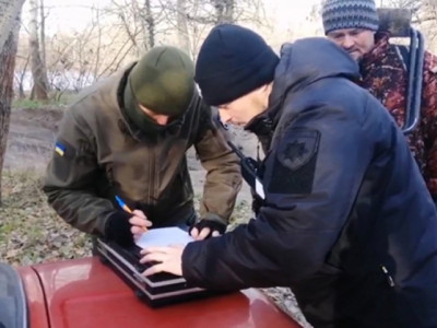 «Наловили» на 100 тис. грн.: В Запоріжжі рибінспектори за 2 дні викрили 23 порушення на зимувальній ямі