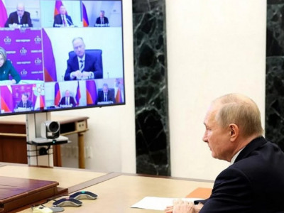 Путін провів нараду з членами Ради безпеки на тлі серії вибухів на російських аеродромах
