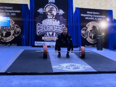 Важкоатлет із Закарпаття здобув перемогу на чемпіонаті в США (ФОТО)