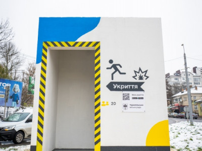 У Тернополі встановлено перші мобільні укриття поруч із зупинками громадського транспорту