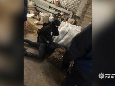 На Полтавщині у ділків, які підпільно виготовляли цигарки, вилучили 20 т продукції на 8 млн грн