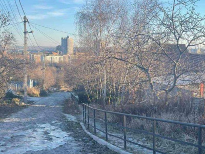 У Дніпрі чоловік пограбув перехожого та втік