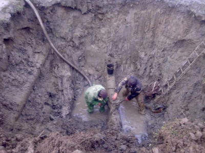 Без води і тепла. У Калуші комунальники ліквідовують два аварійні пориви