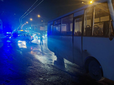 У Рівному під колесами маршрутного таксі загинув чоловік
