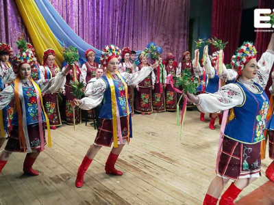 Вітали волонтерів та збирали кошти для військових