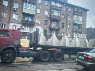 Окупанти в Маріуполі готуються оборонятись ‒ покладаються на зуби дракона