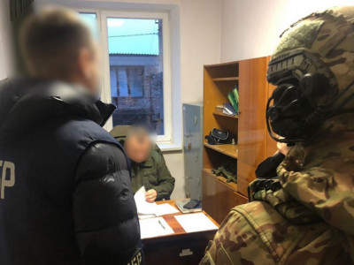 На Львівщині начальника військкомату та головного військового лікаря викрили на хабарництві