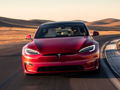 Німець проїхав на Tesla Model S 1,7 мільйона кілометрів, замінивши 12 моторів