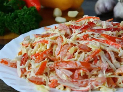 Ніжний та дуже смачний салат з крабовими паличками