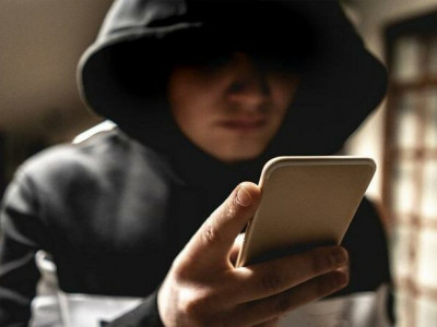 «Грошові виплати»: жителька Чернігівщини віддала шахраям 14 тисяч гривень