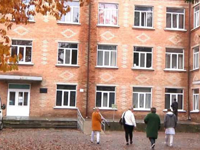 Лише через чотири роки виявили, що в Бердичівській районній лікарні встановили не дво-, а однокамерні склопакети