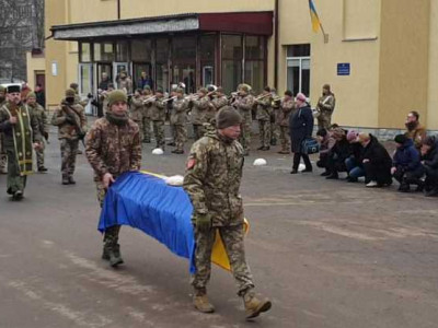 В Бердичеві провели в останню путь захисника України Дениса Кузнецова