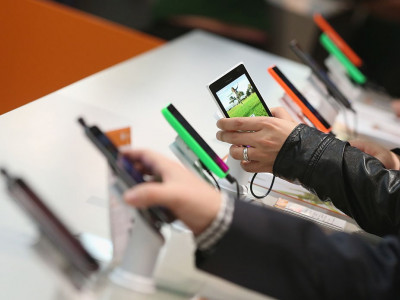 У світі спостерігається рекордне падіння продажів нових смартфонів