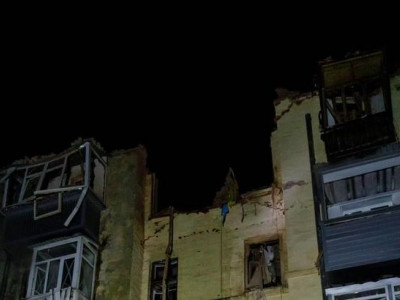Є загибла. Відомі наслідки удару росіян по житловому будинку в центрі Харкові