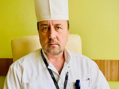 У Луцьку лікарі зробили чоловікові нову щоку (фото 18+)