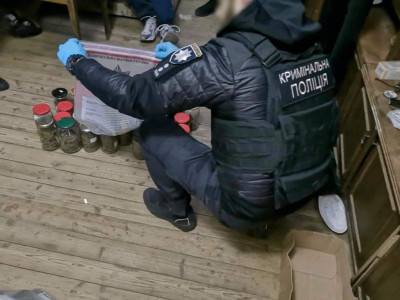 На Ужгородщині поліція припинила злочинну діяльність раніше судимого зловмисника, що пов’язана з незаконним обігом наркотиків