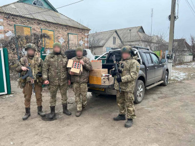 Волонтери зі Сміли придбали для тероборонівців пікап та зарядну станцію