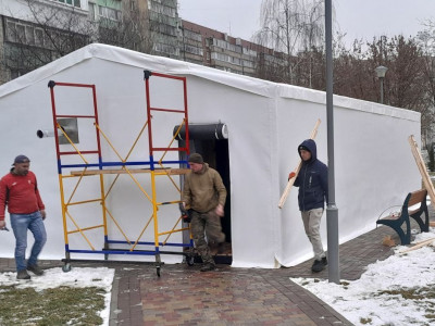 У Броварах на Алеї кохання встановлюють Пункт незламності
