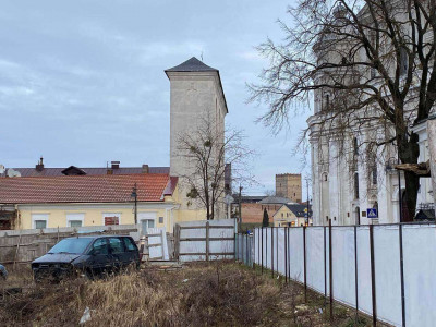Занедбана ділянка спотворює вигляд історичної частини Луцька (ФОТО)
