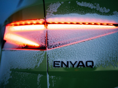 Skoda Enyaq встановив світовий рекорд з дріфту на льоду. Відео