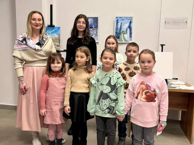 У Мукачеві у Палаці культури та мистецтв відкрили виставку «Зимова казка»
