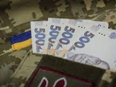 В Укрaїні змінили порядок виплaт військовим