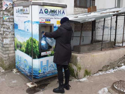 У Бердичеві почали оформляти документи на автомати з продажу води, встановлені більше року тому