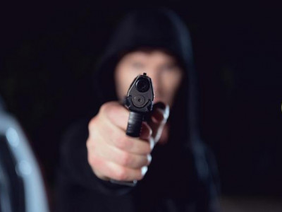 У Бориславі хуліган вистрелив у підлітка, який заступився за бабусю